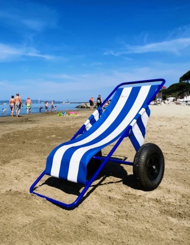 Der praktische Badewagen für barrierefreie Ferien am Strand im Reka-Ferienresort Golfo del Sole in Follonica