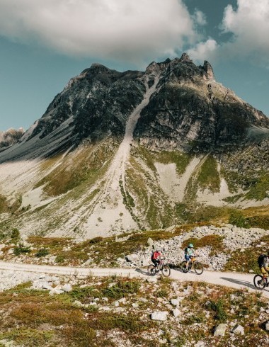 Berg mit Mountainbiker