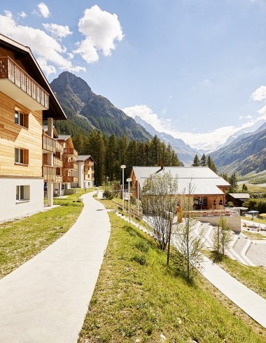 Schönes Wetter und Weg in Zinal