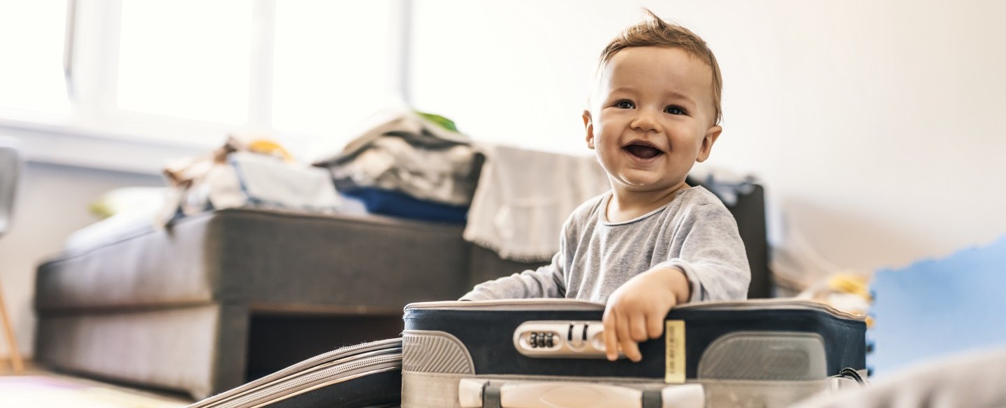 Baby im Koffer