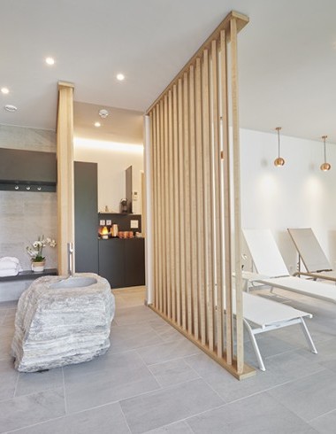 Wellness Platz mit Liegestühlen