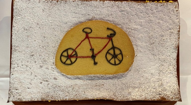 Kuchen mit Fahrrad