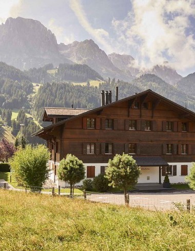 Rougemont Ferienhaus und Berge im Hintergrund