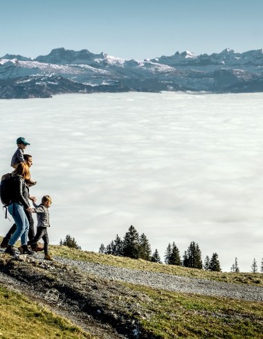 ST_Rigi-family-hiking