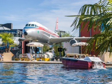 Flugzeug und Boot im Verkehrshaus