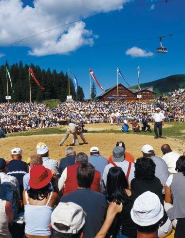 Schwingfestival und Zuschauer