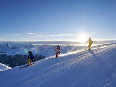 Ski-frueher-Morgen-Weisshorn-ArosaTourismus