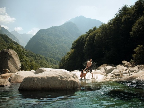 Baden in der grünen Verzasca