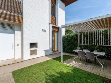 Comfortable outdoor seating area - Albarella Resorts