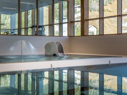 Piscina per grandi e piccoli nuotatori - Andermatt Reuss