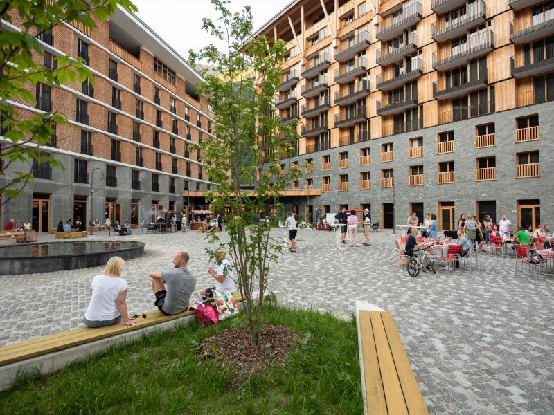 Aussenansicht im Sommer - Andermatt Reuss