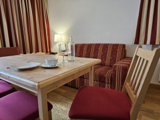 Wohn- und Schlafzimmer - Aparthotel Muchetta