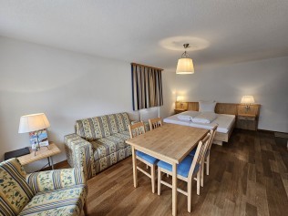 Wohn- und Schlafzimmer - Aparthotel Muchetta