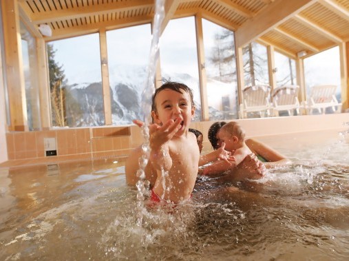 Schwimmbad für kleine und grosse Wasserratten - Aparthotel Muchetta