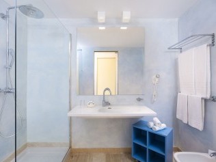 Badezimmer - Tirreno Resort