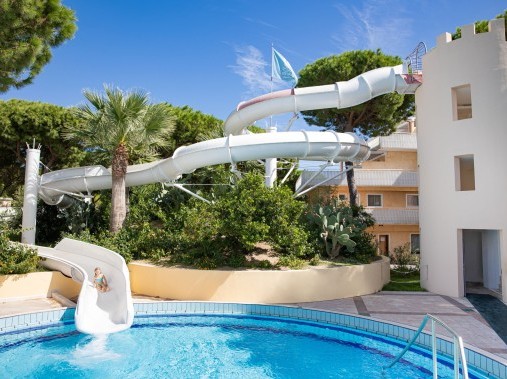 Piscine pour petits et grands - Tirreno Resort Orosei