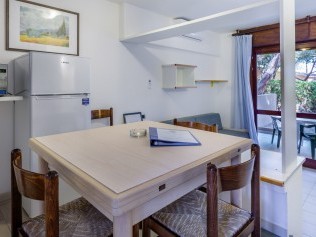 Wohn- und Essbereich - Baia Verde Club Hotel