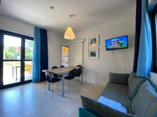 Wohnzimmer mit Essbereich - Belvedere Village