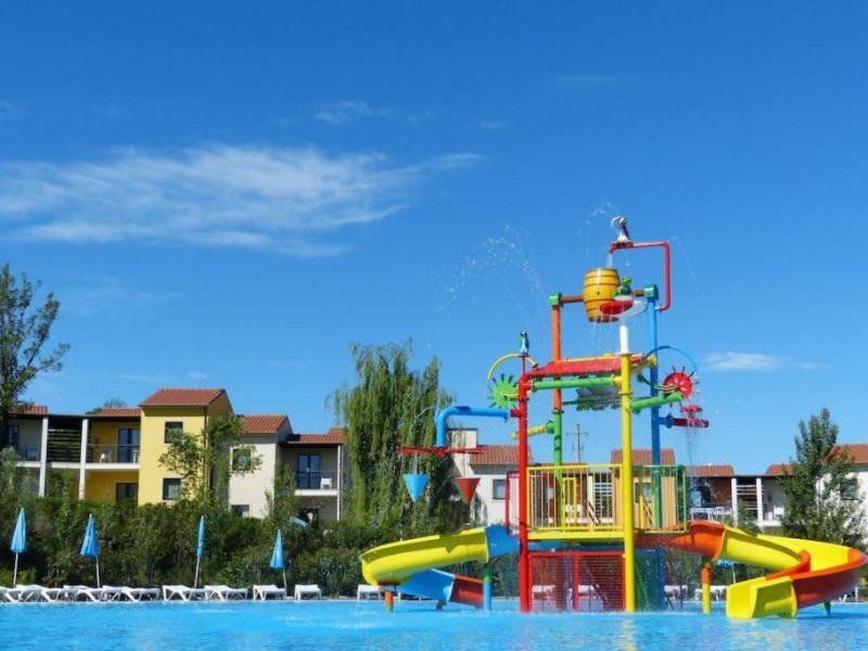 Pool landscape - Belvedere Village