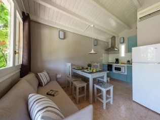 Salon avec coin repas - Camping Vendrell Platja