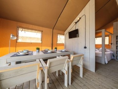 Salon avec coin repas - Camping Vendrell Platja