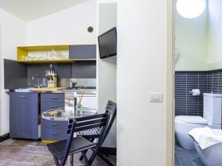 Küche mit Essbereich - Camping Village Le Rocchette