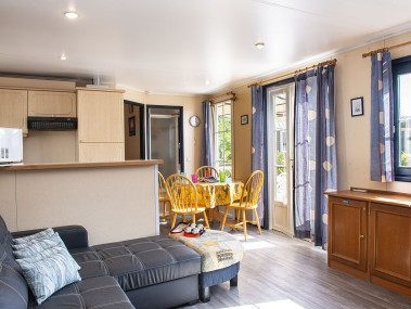 Wohnzimmer mit Essbereich - Campingvillage / Residence Les Mûriers