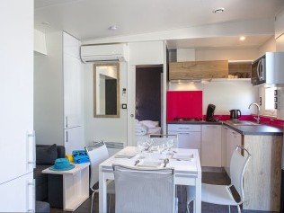 Wohn- und Esszimmer - Campingvillage / Residence Les Mûriers