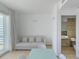 Wohnzimmer mit Essbereich - Capo Falcone Charming Apartments