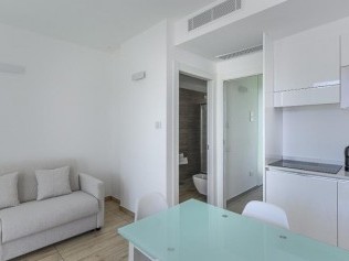 Wohnzimmer mit Essbereich - Capo Falcone Charming Apartments