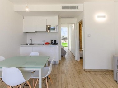 Wohnzimmer mit Essbereich - Capo Falcone Charming Apartments