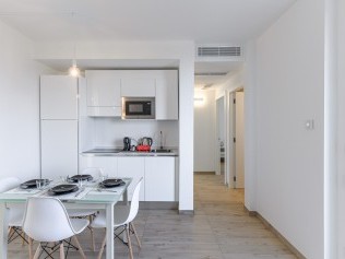 Wohnzimmer mit Essbereich - Capo Falcone Charming Apartments