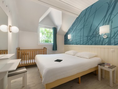 94869_centerparcs_park_lelacdailette_premium_ferienhaus_schlafzimmer_2