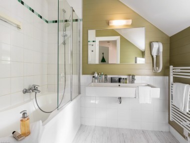 94870_centerparcs_park_lelacdailette_premium_ferienhaus_badezimmer