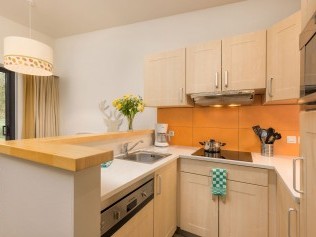 Salon avec coin repas - Center Parcs Les Trois Forêts