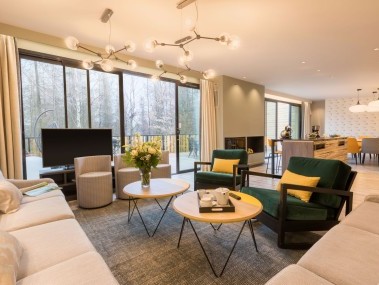 Salon avec coin repas - Center Parcs Les Trois Forêts