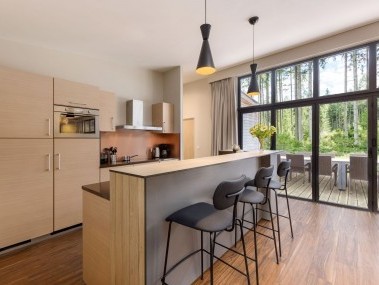 Salon avec coin repas - Center Parcs Les Trois Forêts