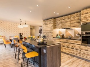 Salon avec coin repas - Center Parcs Les Trois Forêts