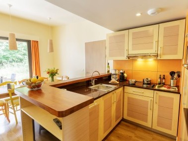 Salon avec coin repas - Center Parcs Les Trois Forêts