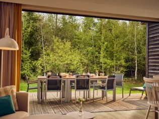 Salon avec coin repas - Center Parcs Les Trois Forêts