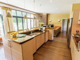 Salon avec coin repas - Center Parcs Les Trois Forêts