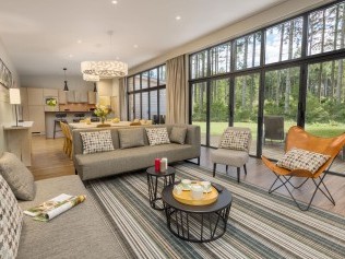 Salon avec coin repas - Center Parcs Les Trois Forêts