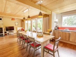 Salon avec coin repas - Center Parcs Park Bostalsee