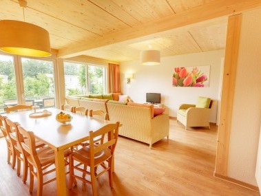 Wohnzimmer mit Essbereich - Center Parcs Park Bostalsee