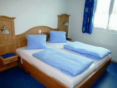 Schlafzimmer - Erlebnishof Farnere Swiss-Lodge