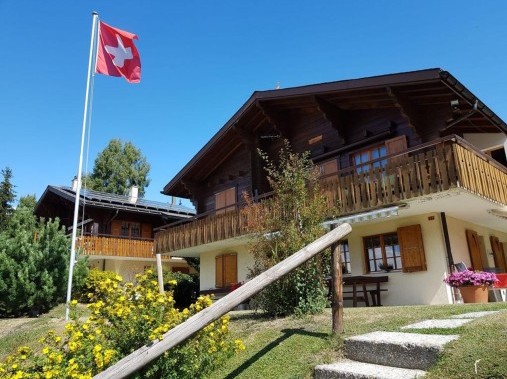 Aussenansicht im Sommer - Ferienhaus Aaron