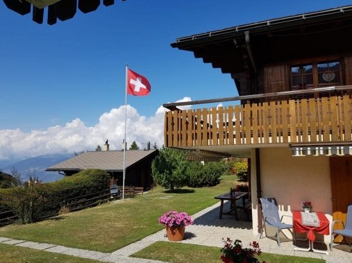 Aussenansicht im Sommer - Ferienhaus Aaron