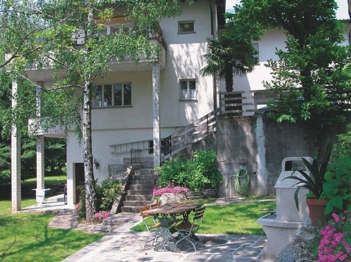 Exterior view in summer - Holiday house Acacia