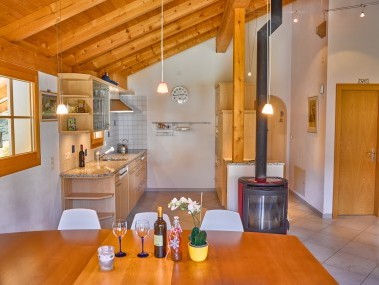Küche mit Essbereich - Ferienhaus Albulablick