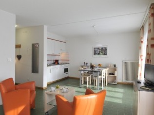 Küche mit Wohnzimmer - Ferienhaus Alte Post
